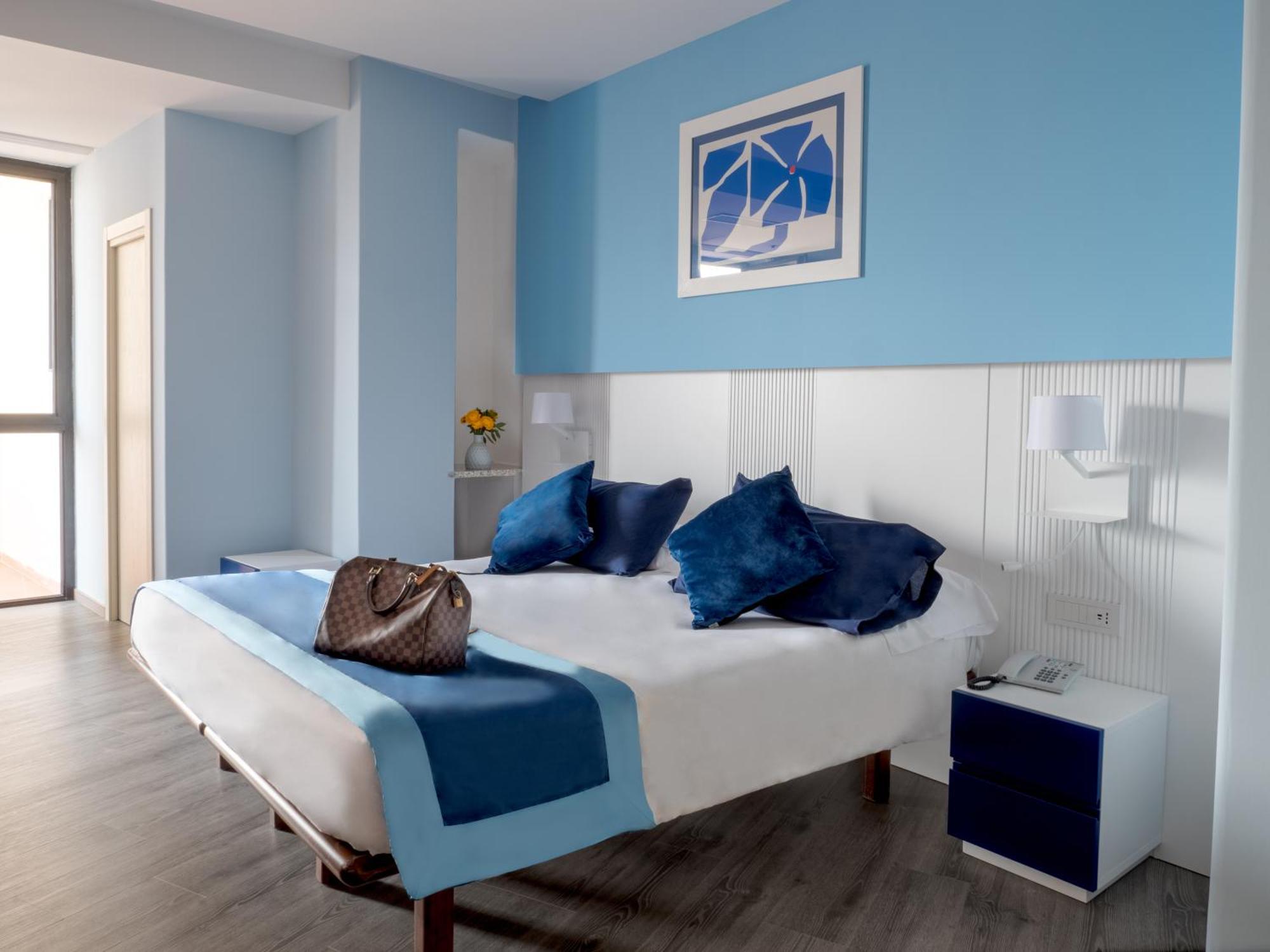 Hotel Cristina 4*
