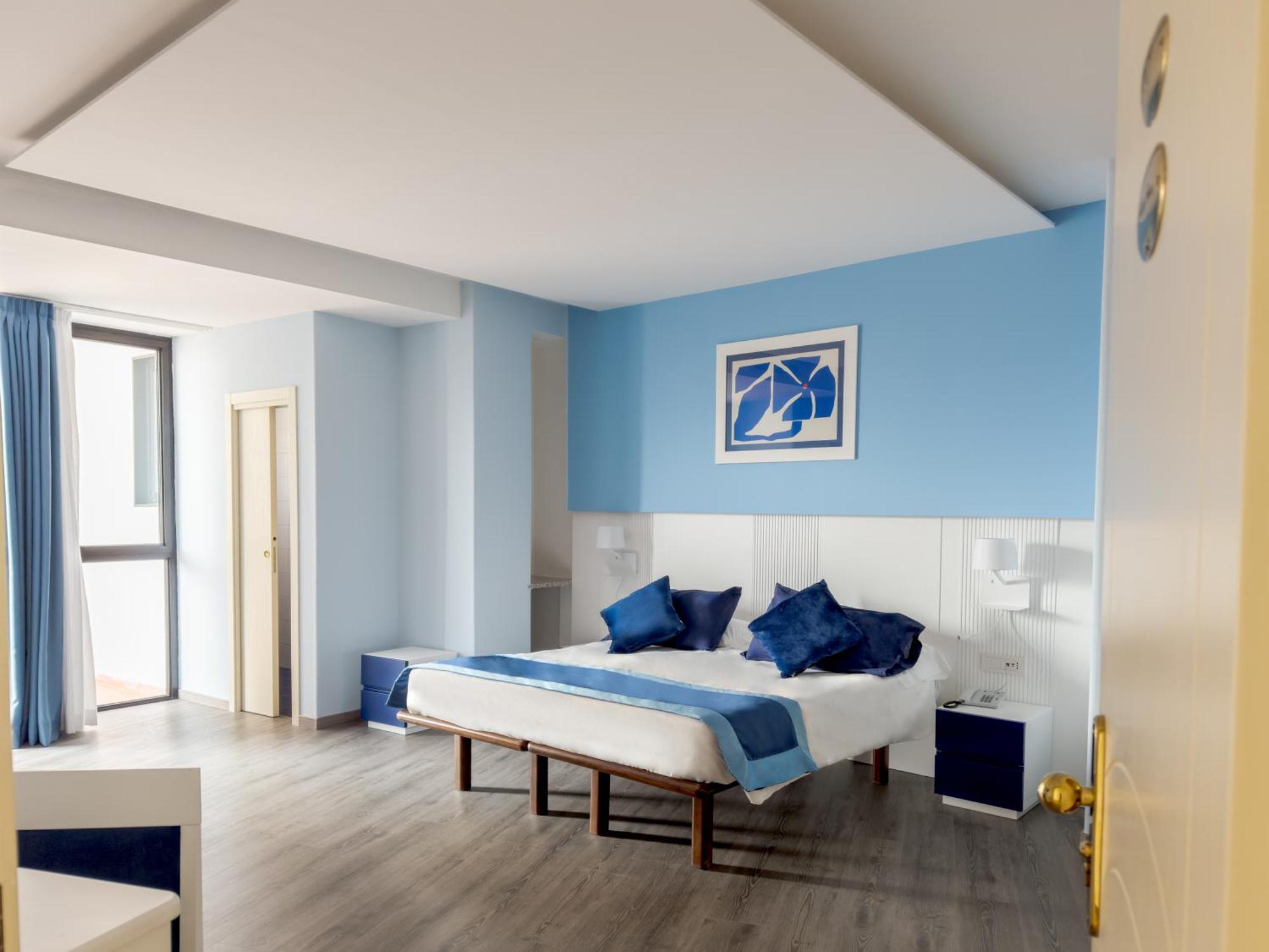 Cristina Hotel 4*
