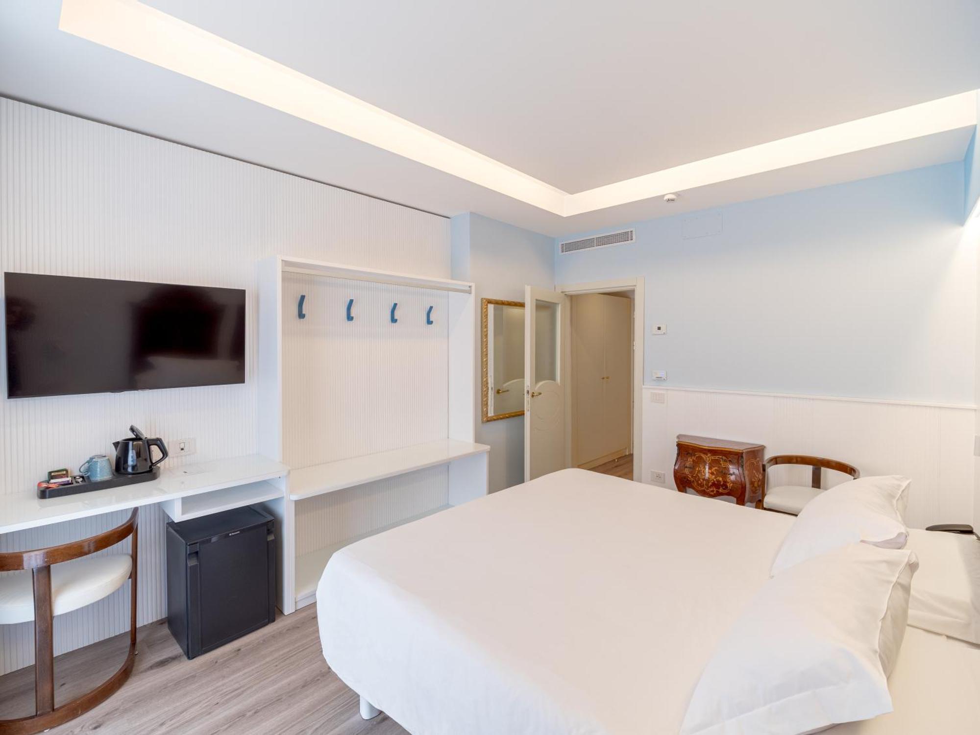 Cristina Hotel 4*